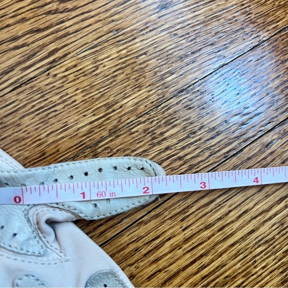 Vintage Isotoner for Hands Beautiful by Aris White Gloves for women - Picture 6 of 9